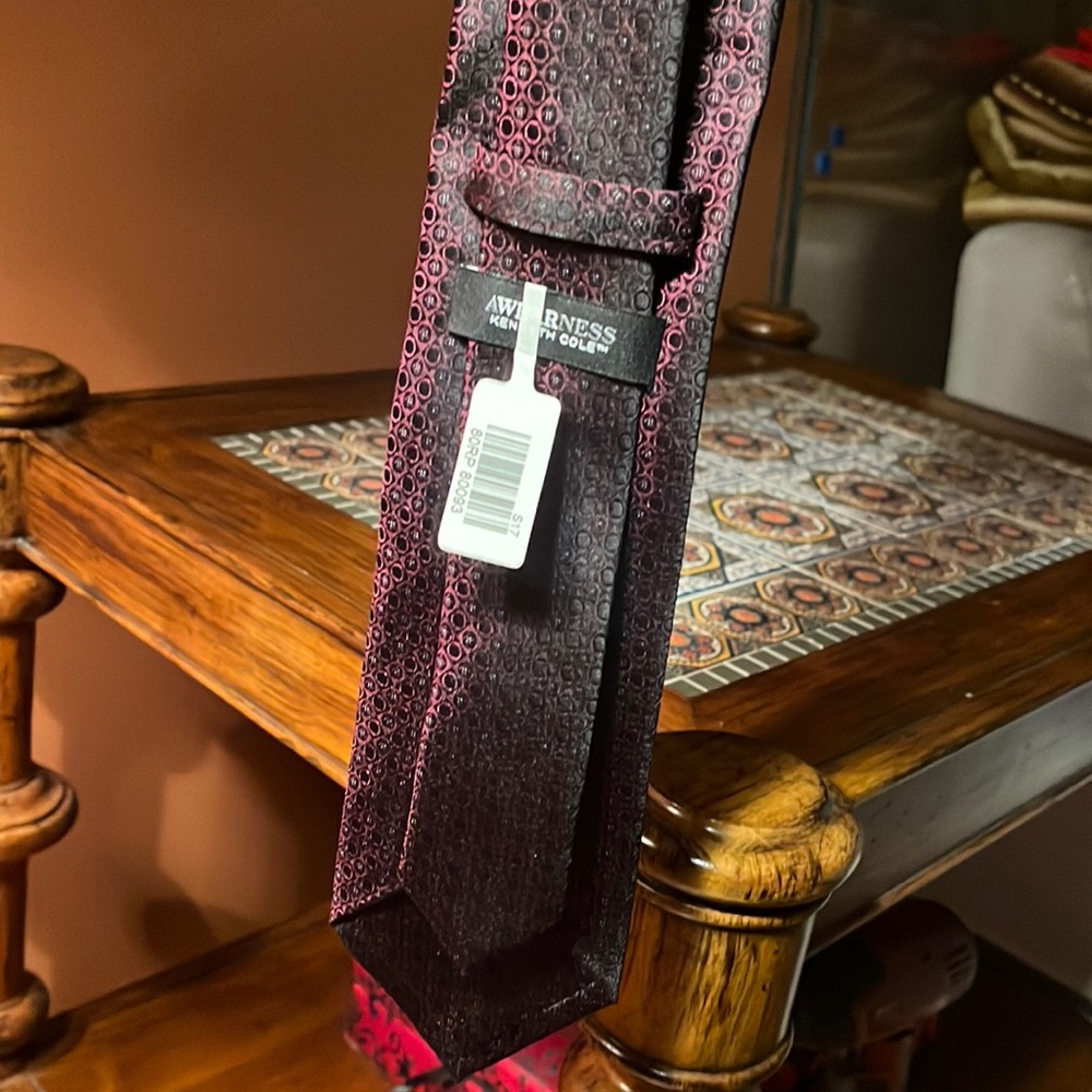 Kenneth Cole Awearness Silk Tie